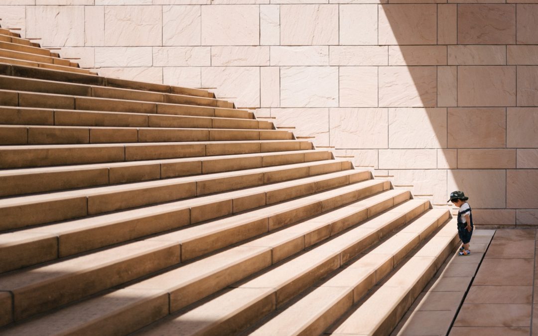 Treppe die schwierige Aufgabe darstellt. Wir vereinfachen Unternehmens(ver)käufe.